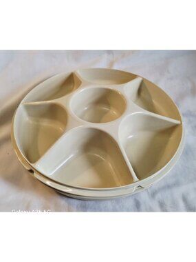 Vintage Tupperware 6-Compartment Lazy Susan With Snap Lid Cream Beige Made In US
